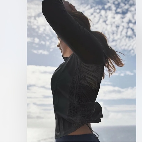 Athleta Yosemite Long Sleeve Black Top Size Large - Picture 3 of 4